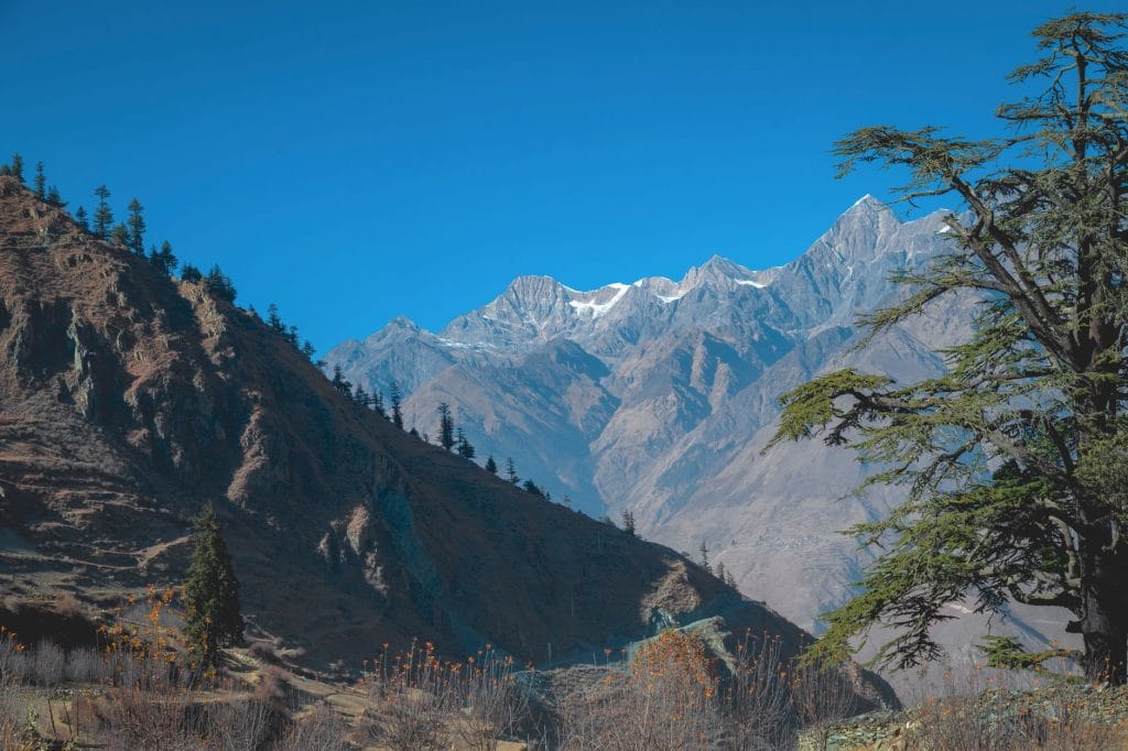 breathtaking-view-of-the-himalayan-mountain-range-with-clear-blue-skie.lower-dolpo-treklower-dolpo-trek